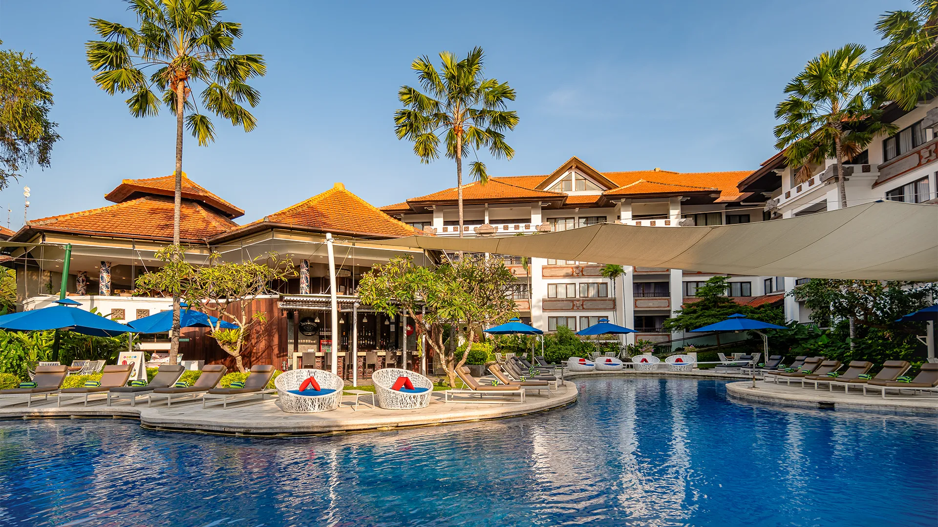 Lagoon-style pool at Prime Plaza Suites Sanur